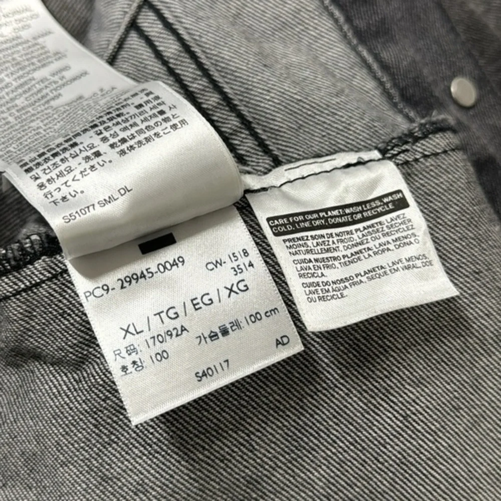 Levi’s galactic wash black denim‎ trucker jean jacket size youth XL